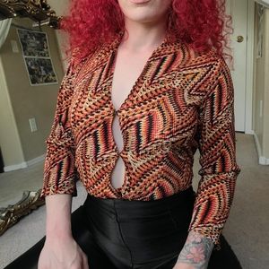 ☀️ Warm Prattern Zig Zag Keyhole Blouse